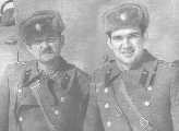 Слева направо: начальник радиостанции 1572 ртб прапорщик Ю. Шолдан и ст. лейтенант Юрий Беспалов командир радиовзвода роты АСУ.